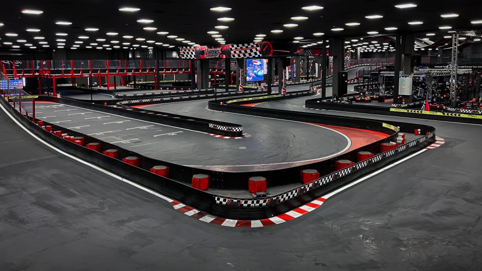 VMax Karting - 🏎️ Două sesiuni. 100 lei. Adrenalină cât cuprinde