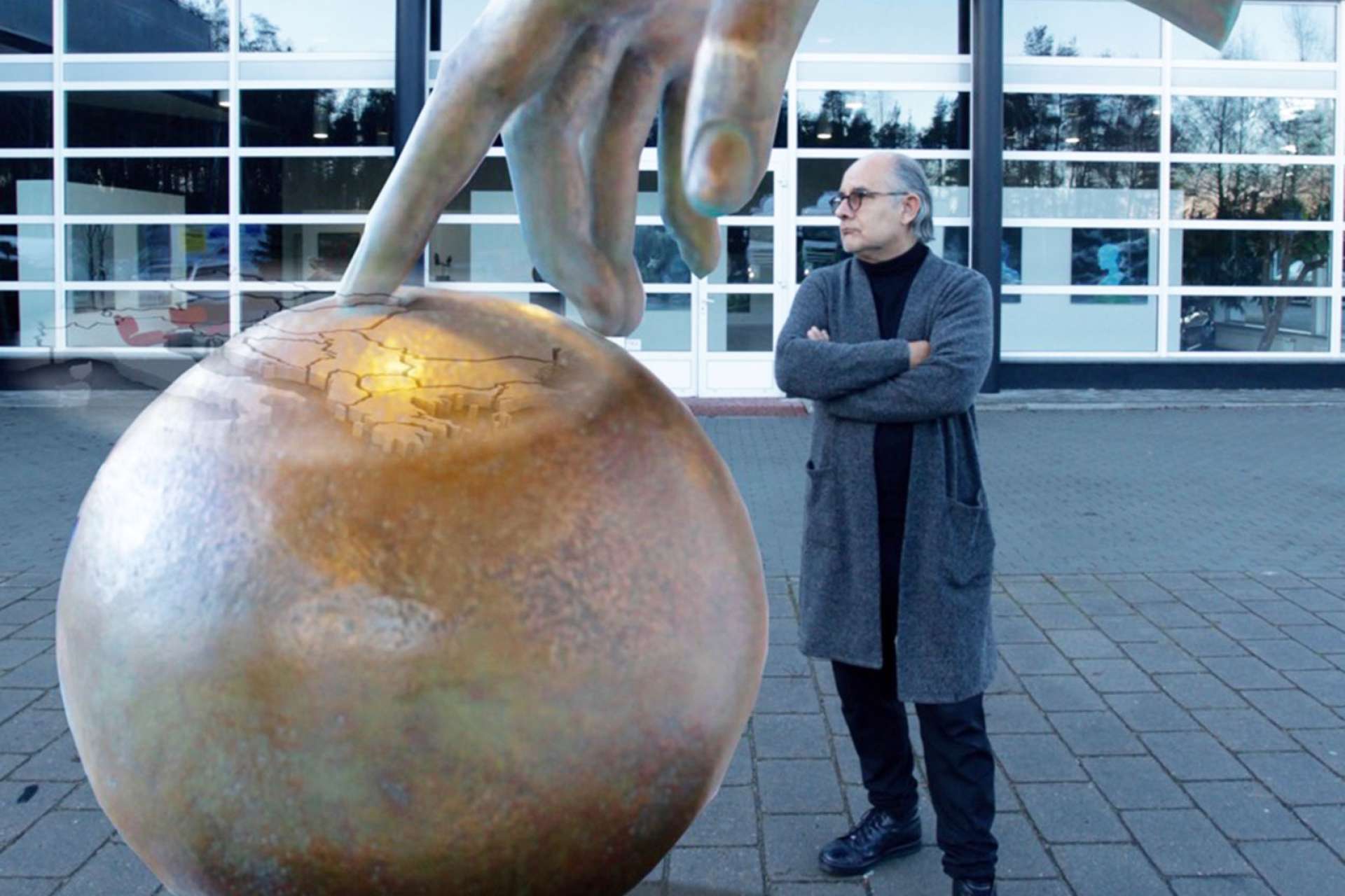 Spanish artist Jull, commissioned to make a sculpture for One Herăstrău Park