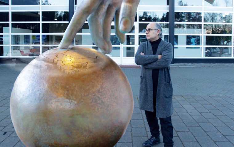 Spanish artist Jull, commissioned to make a sculpture for One Herăstrău Park