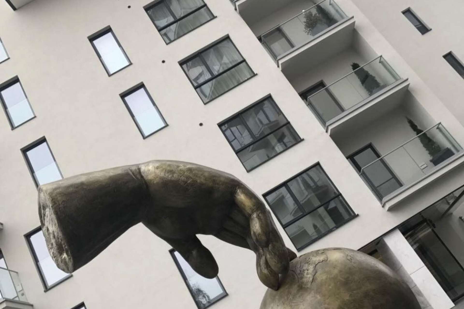 The surrealist artist Jull to personally inaugurate the sculpture for One Herăstrău Park