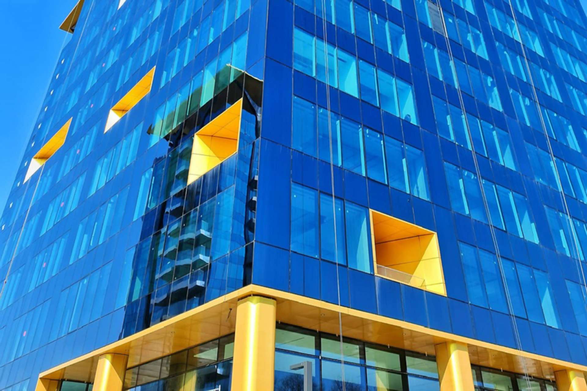 Compania Astellas Pharma vine la One Tower