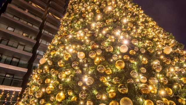A fairy-tale decor with an 11-meter-tall Christmas tree at One Floreasca City