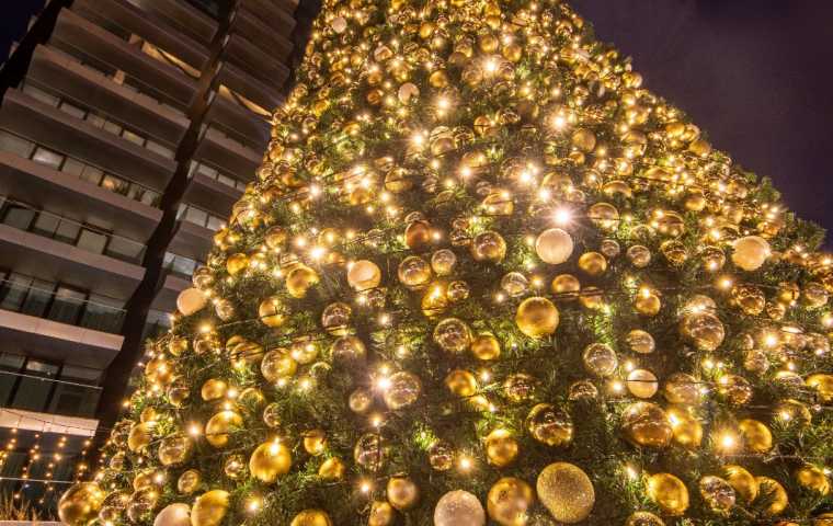 A fairy-tale decor with an 11-meter-tall Christmas tree at One Floreasca City