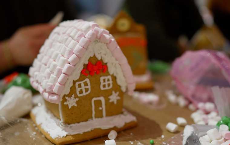 Atelier de decorat căsuțe de turtă dulce la Dune One Cotroceni Park